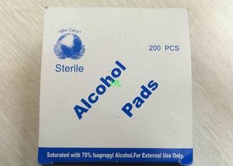 Porcellana Cuscinetti sterili dell'alcool di uso medico saturati con l'alcool di 70% Lsopropyl fornitore